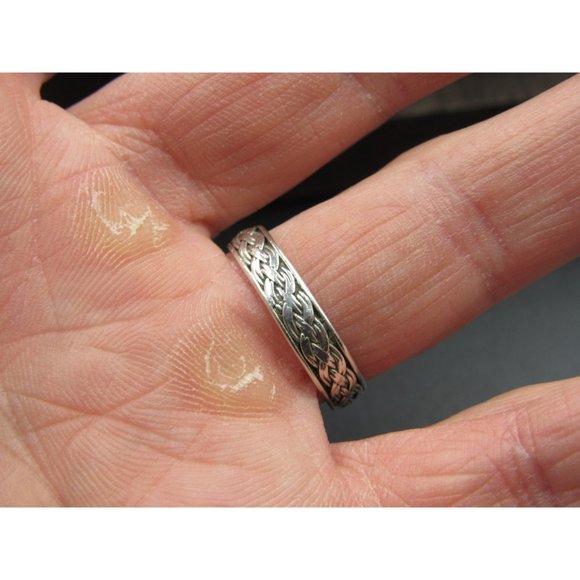 Size 8 Sterling Silver Very Cool Braid Pattern Band Ring - Picture 3 of 7